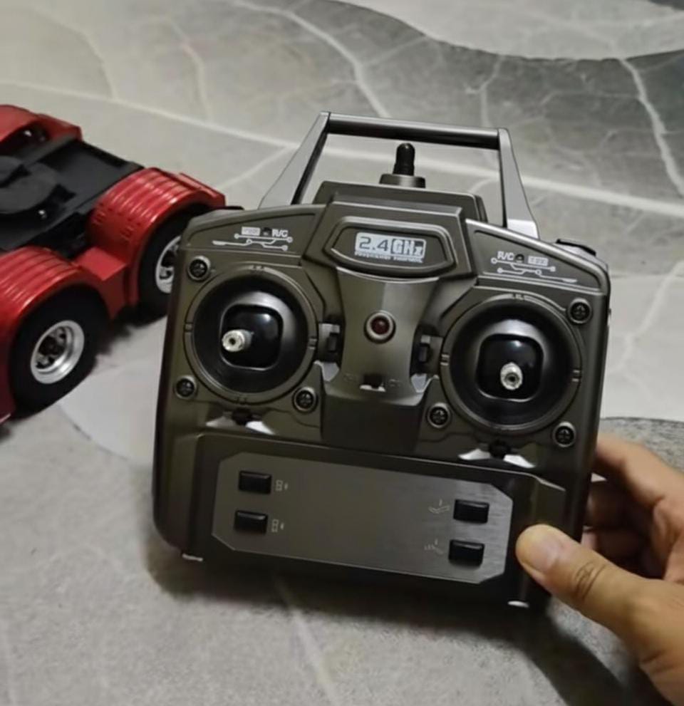 Mercedes-Benz L-1113 Basculante RC (Controle Remoto) - Escala 1/14