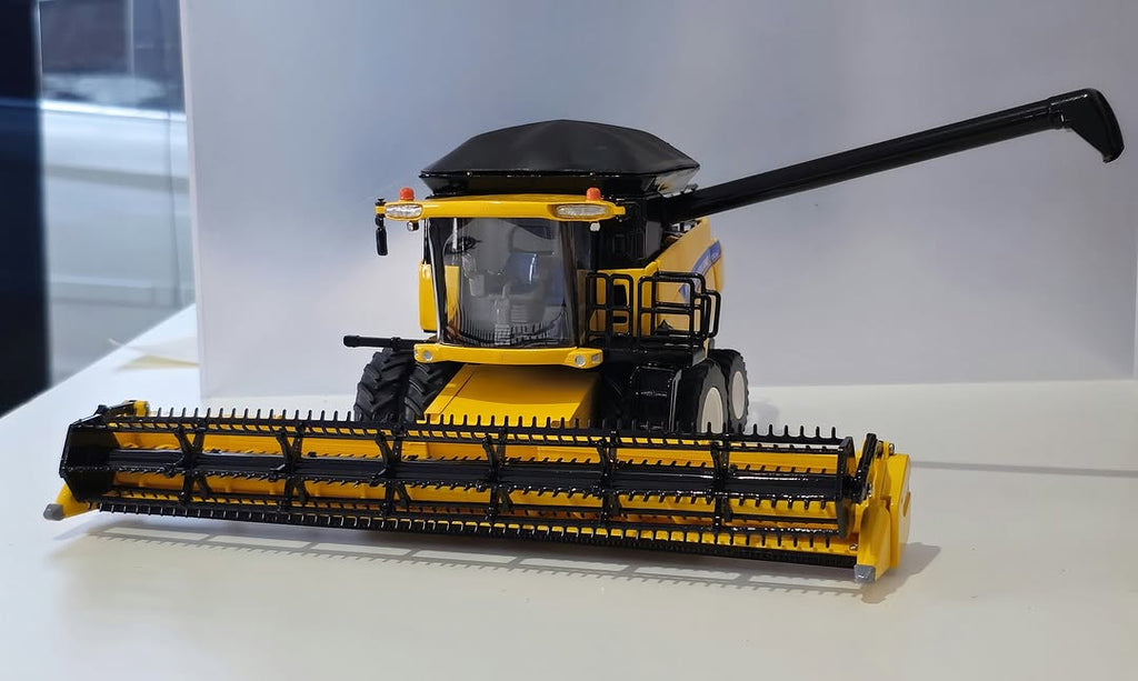Miniatura New Holland CR 6080 (Acompanha plataforma de Soja e Milho) - 1/32