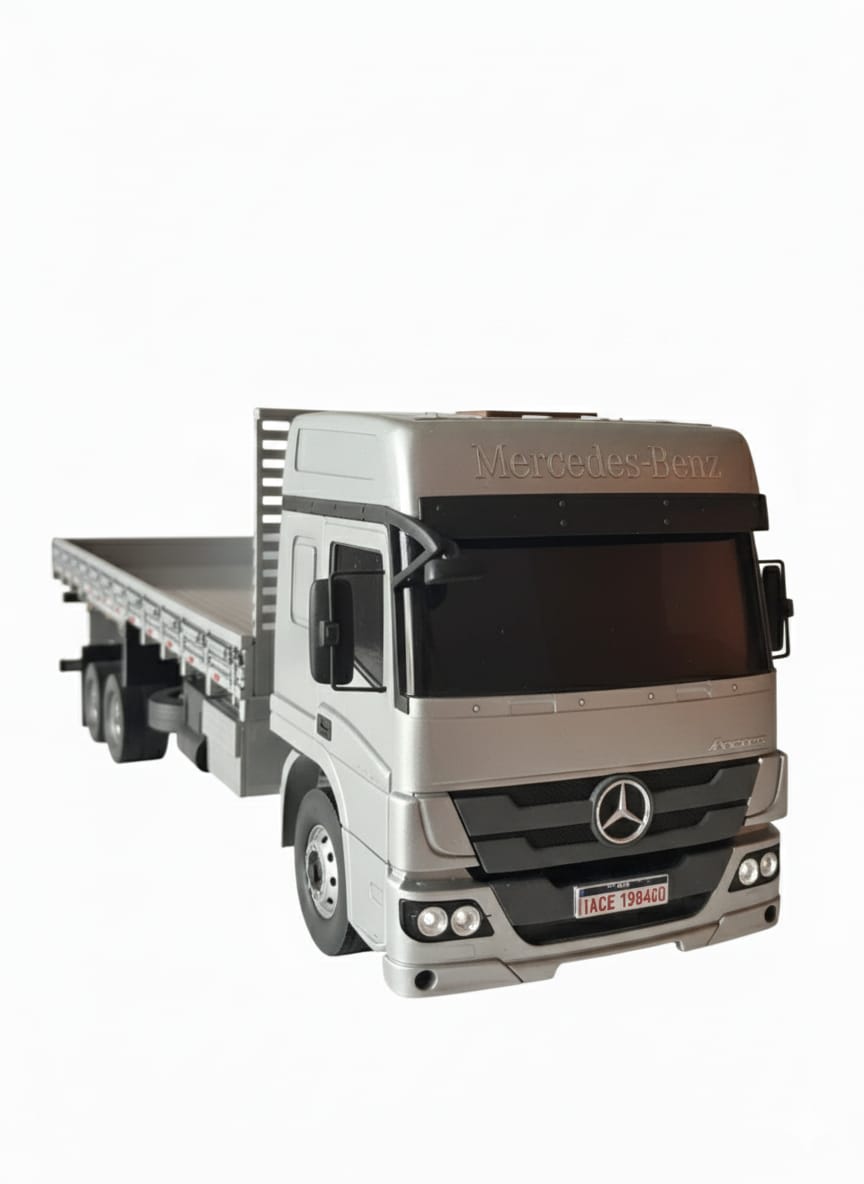Miniatura Mercedes-Benz Atego 2433 Carroceria Prata (Escala 1/24)