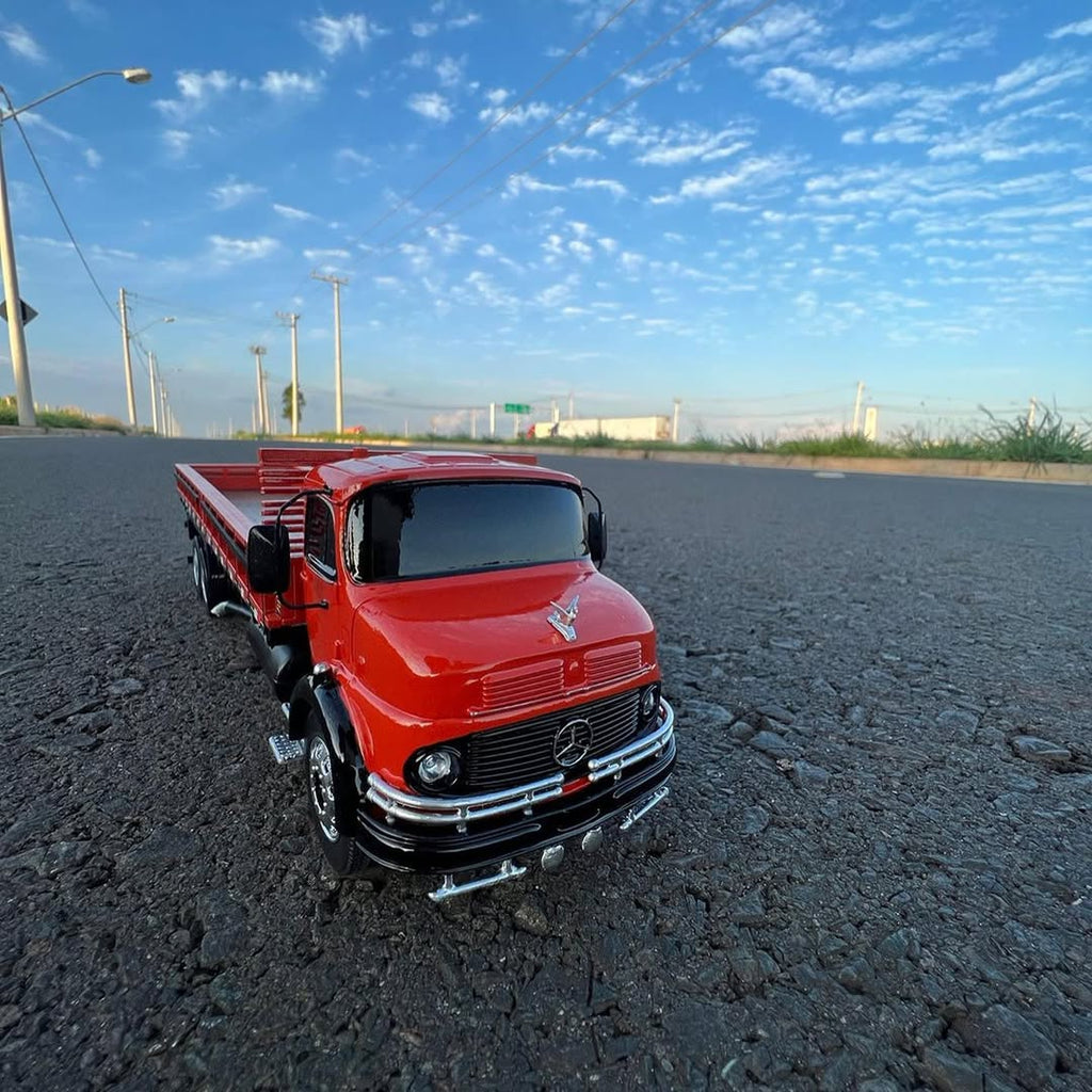 Miniatura Mercedes-Benz L-1113 Truck – Escala 1/12