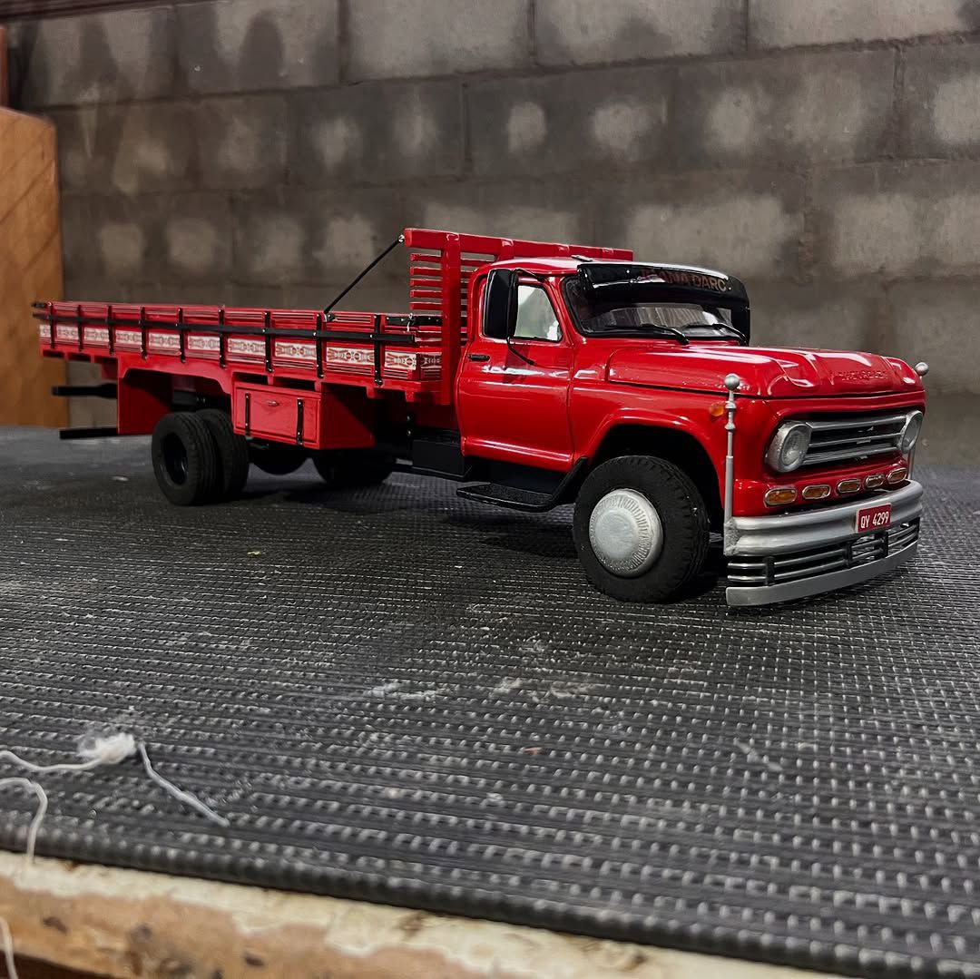 Miniatura Chevrolet D60 - Escala 1/24