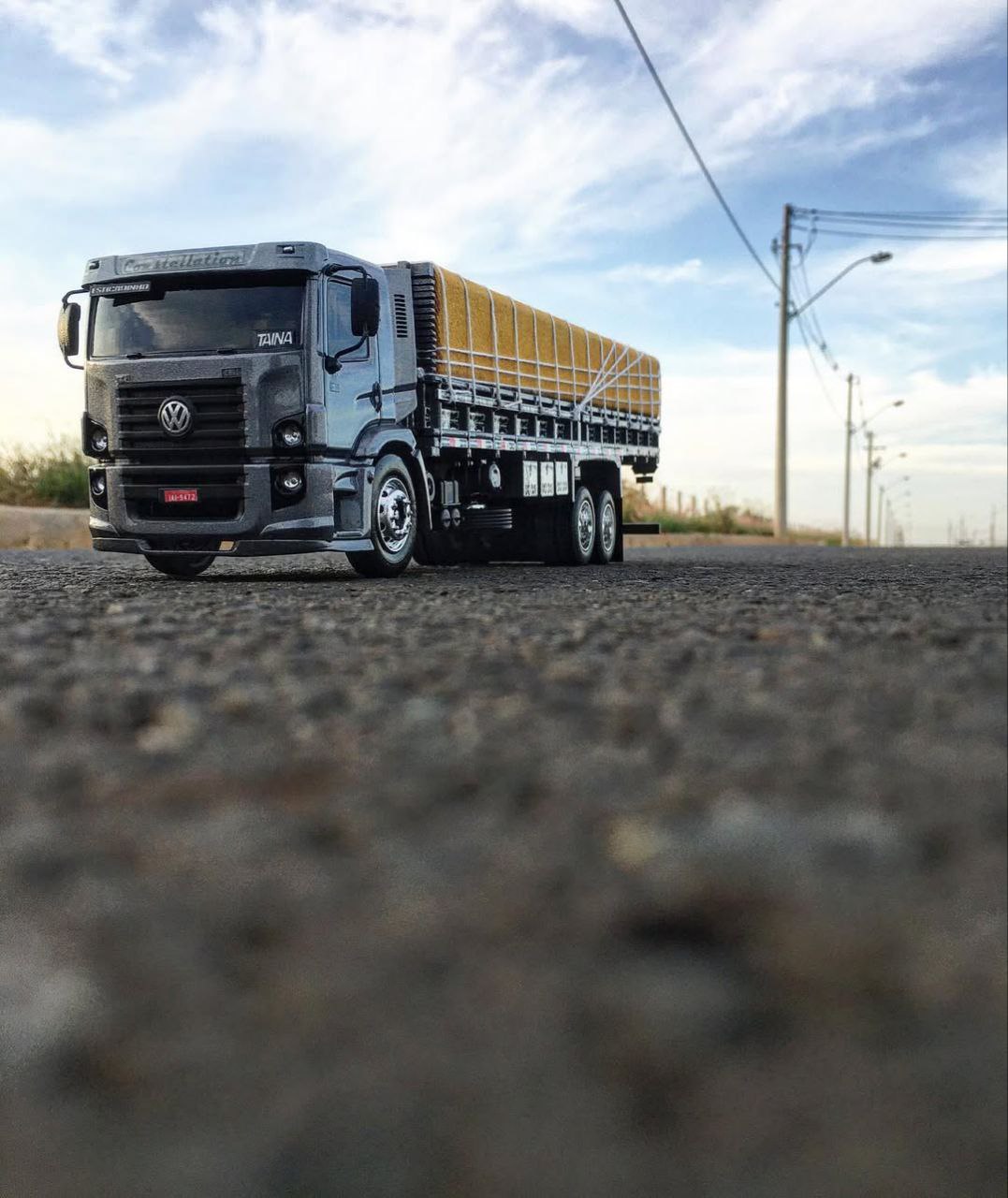 Miniatura Volkswagen Constellation 24-250 - Escala 1/24