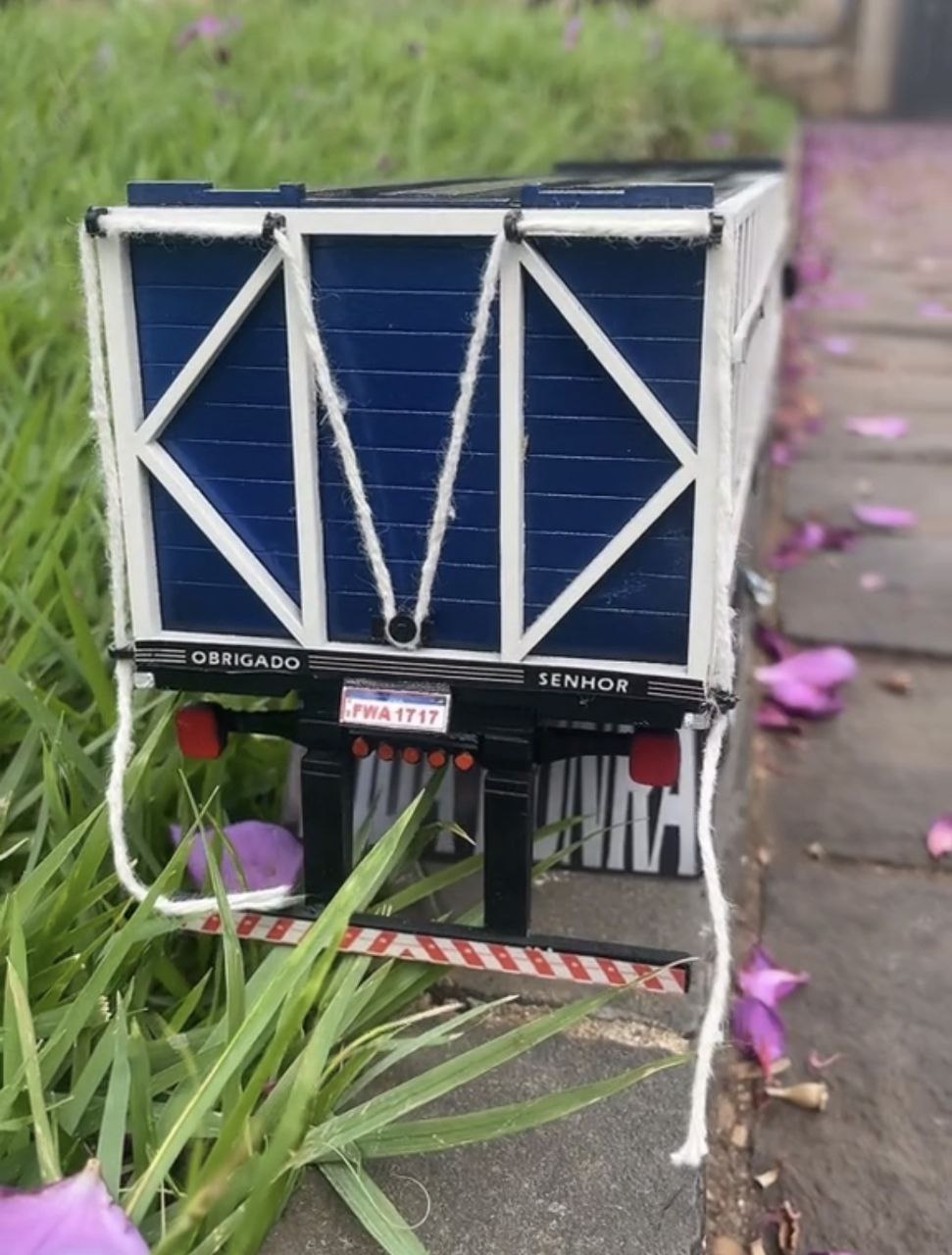 Mercedes-Benz L-1113 Boiadeiro Azul – Escala 1/24