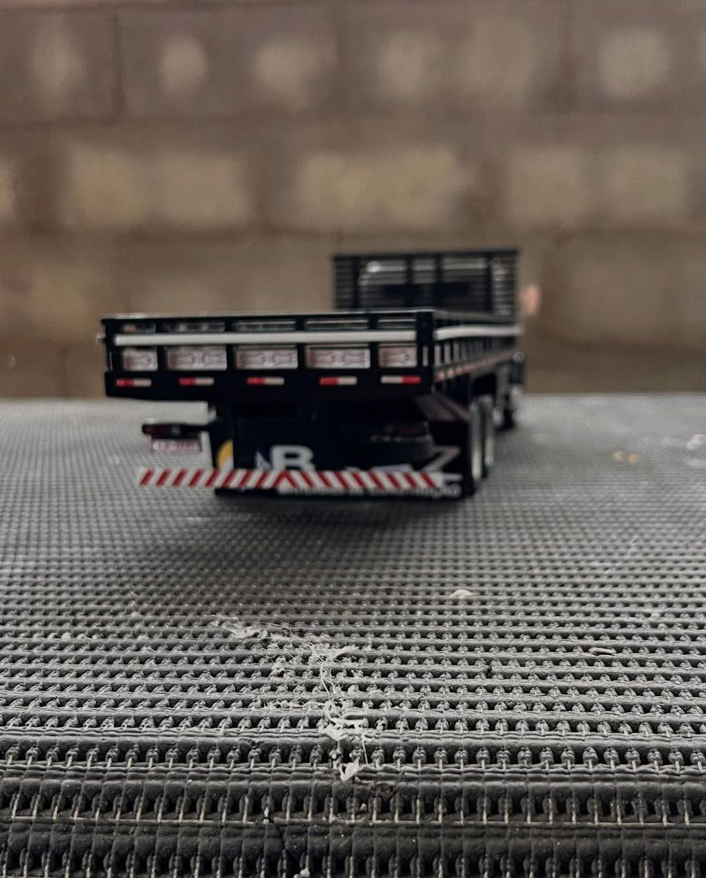 Miniatura Mercedes-Benz 1313 Plataforma Branco - Escala 1/24